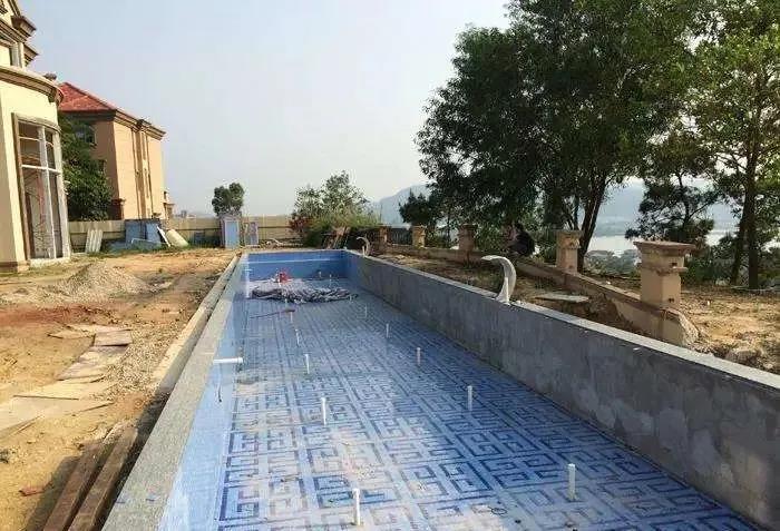 没做水处理系统的旧泳池荒废成臭水池? 没做水处理系统的旧泳池荒废成臭水池?